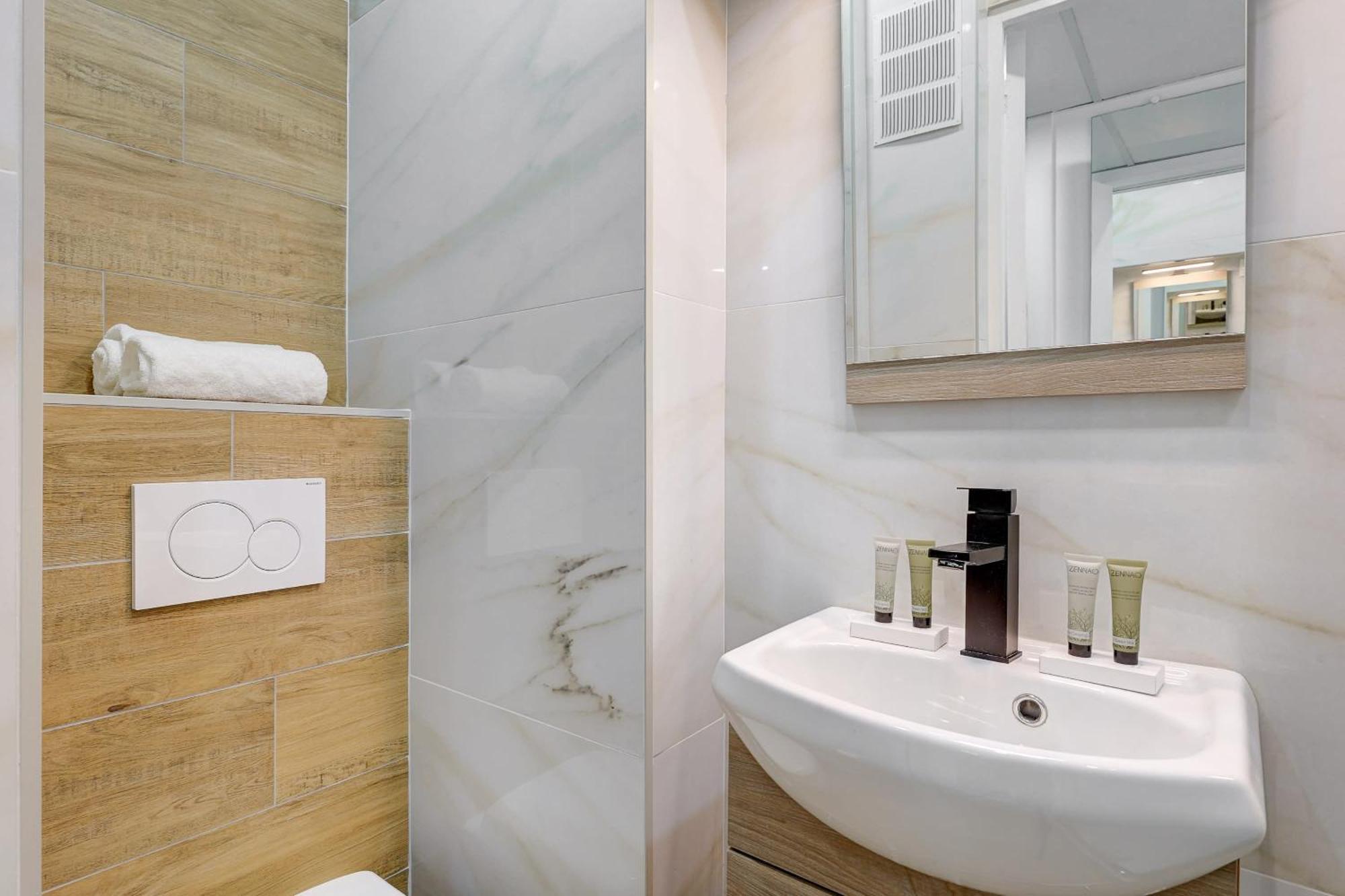 Apartment Renove Proche Des Champs With Ac Paris