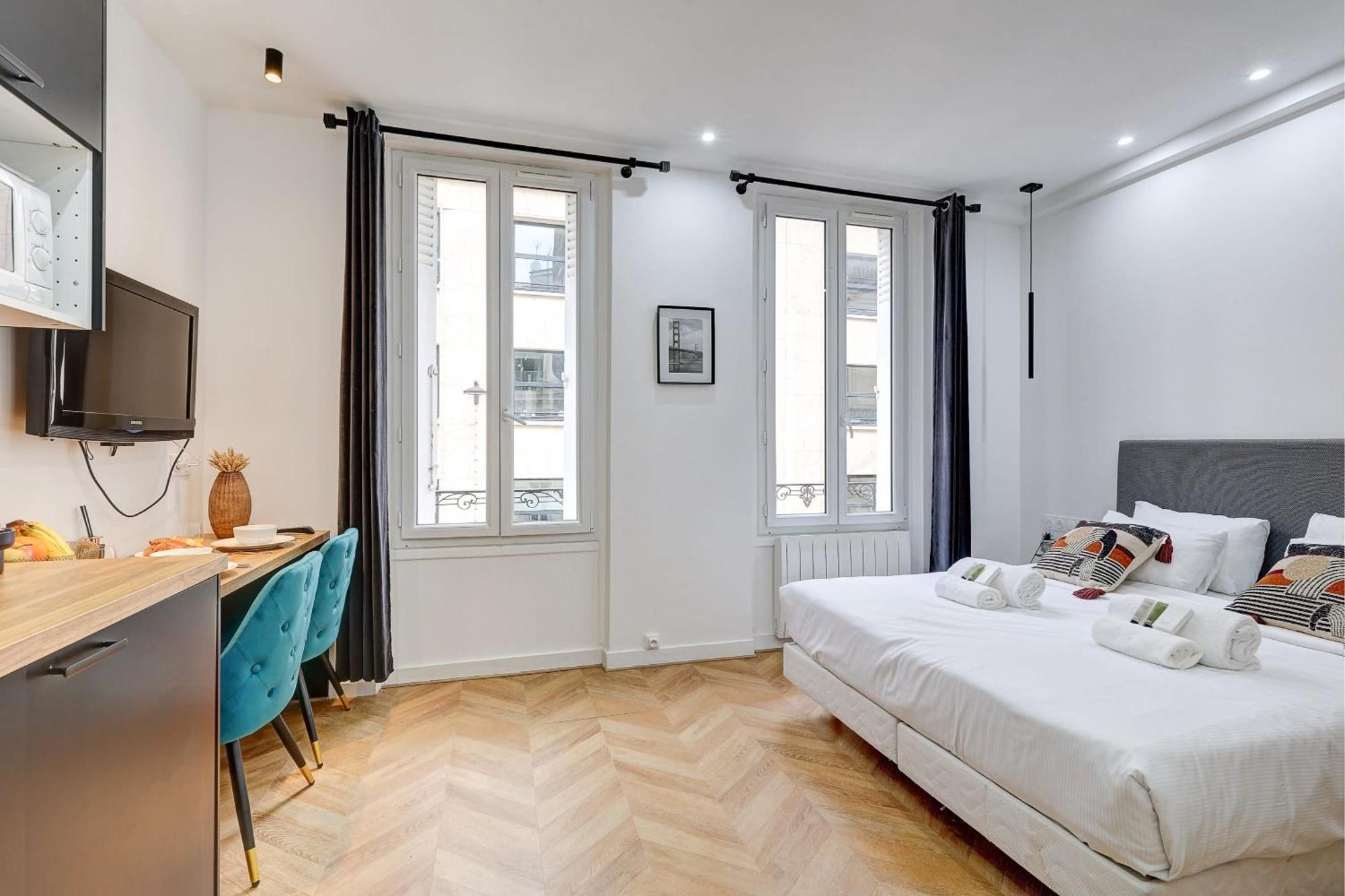 Apartment Renove Proche Des Champs With Ac Paris